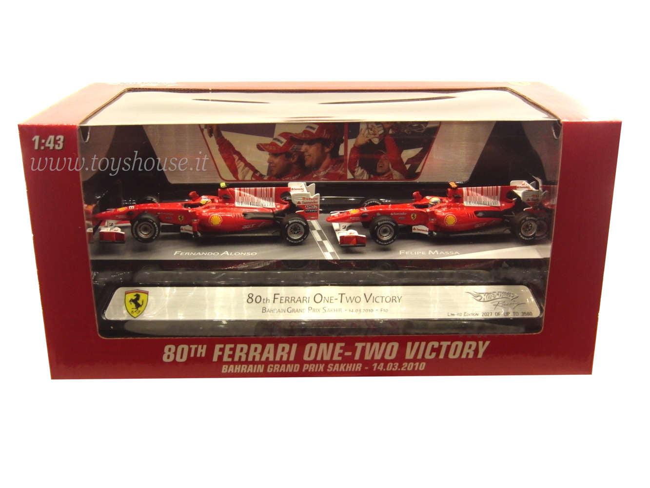 Hot Wheels scala 1:43 articolo V7423 Racing Ferrari F10 Alonso & Massa 2010 (80a Doppietta GP Bahrain) Ed.Lim. 3580 pz