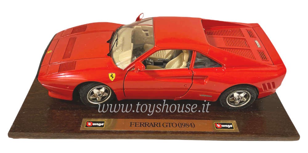 Bburago 1:18 scale item 3527 Deluxe Collection Ferrari GTO Wooden Base
