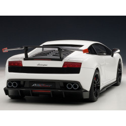 AUTOart 1:18 scale item 74693 Performance Collection Lamborghini Gallardo LP570-4 Supertrofeo Stradale 2011