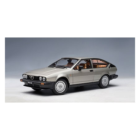 AUTOart scala 1:18 articolo 70147 Millennium Collection Alfa Romeo "Alfetta" GTV 2.0 1980