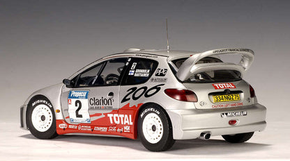 AUTOart scala 1:18 articolo 80257 Racing Division Peugeot 206 WRC Rally New Zealand 2002 n.2 M.Gronholm/T.Rautiainen