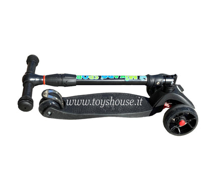 Mikado 3 Flashing Wheels Monopattino 3 Ruote con Sterzo Regolabile e Telaio in Alluminio peso massimo 60kg